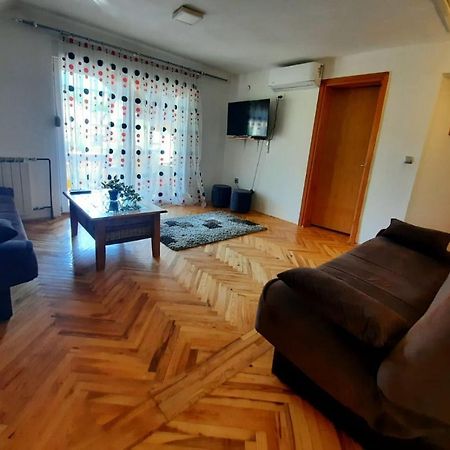 Hôtel Filip à Korenica Extérieur photo