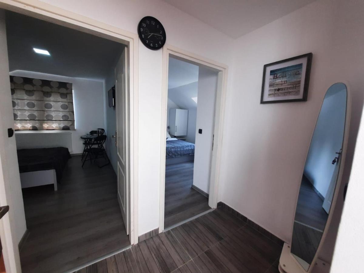 Hôtel Filip à Korenica Extérieur photo