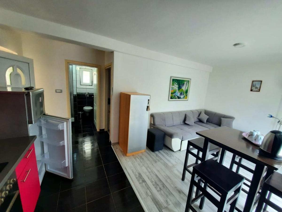 Hôtel Filip à Korenica Extérieur photo