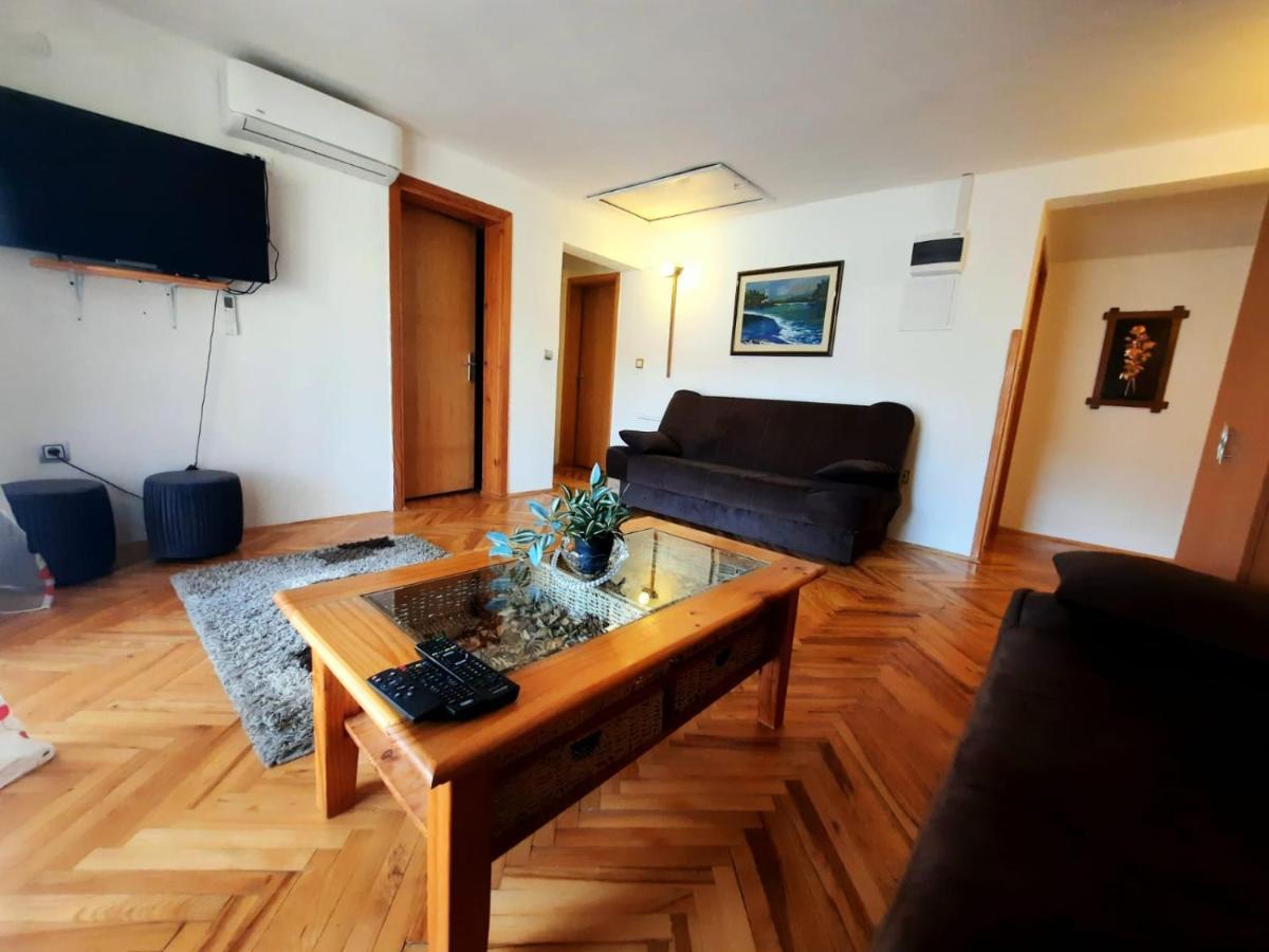 Hôtel Filip à Korenica Extérieur photo