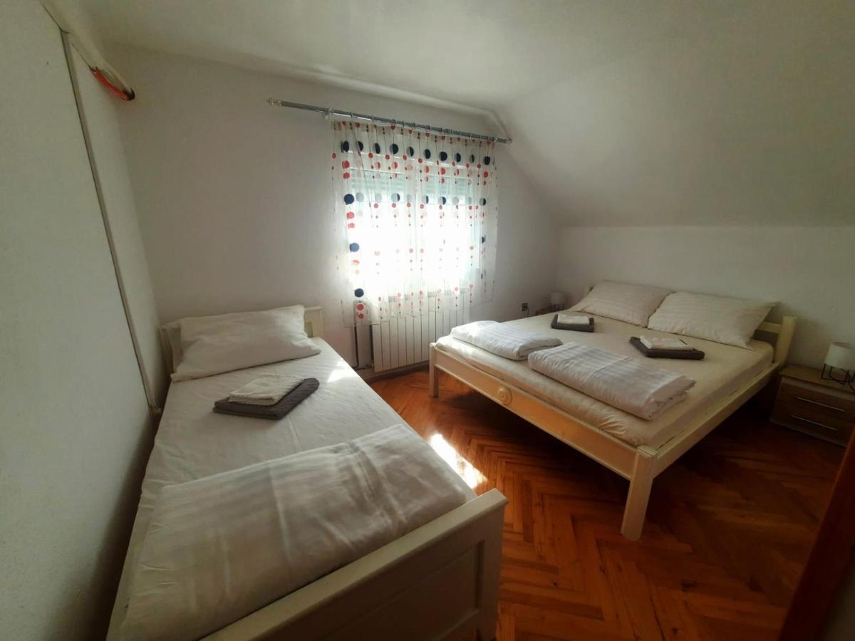 Hôtel Filip à Korenica Extérieur photo
